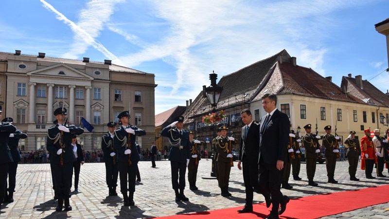 Predsjednici vlada Hrvatske i Rumunjske o jačanju gospodarskih odnosa i suradnje unutar EU i NATO-a 